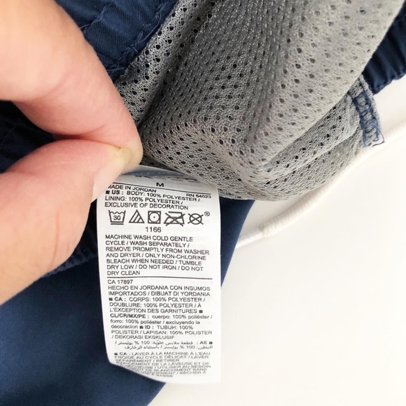 Old Navy solid colour navy blue swim trunks - Picture 2 of 4